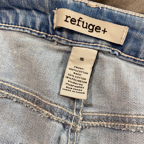 💠 light wash ripped shorts 💠 - Picture 4 of 4